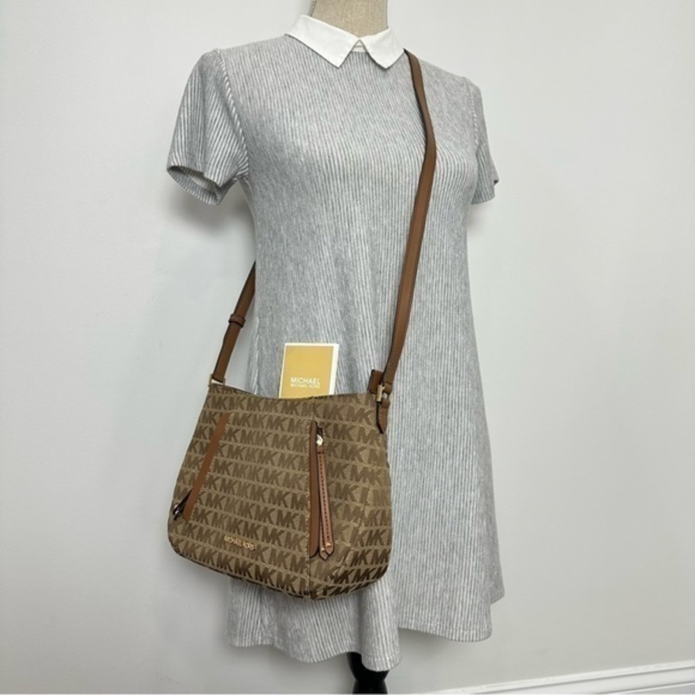 Michael Kors Evie Medium Jacquard Messenger Crossbody Bag
